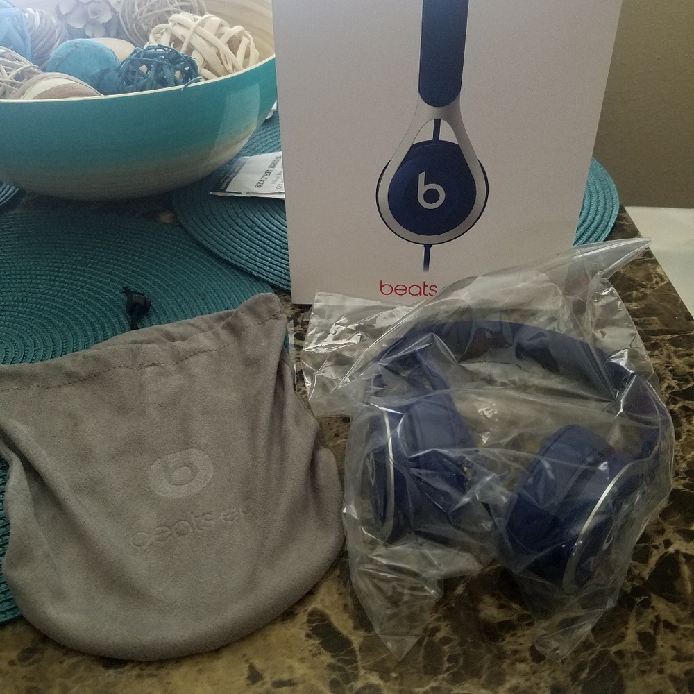 Beats by Dre EP headphones (wired)